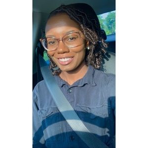 Meet your Posher, Angela